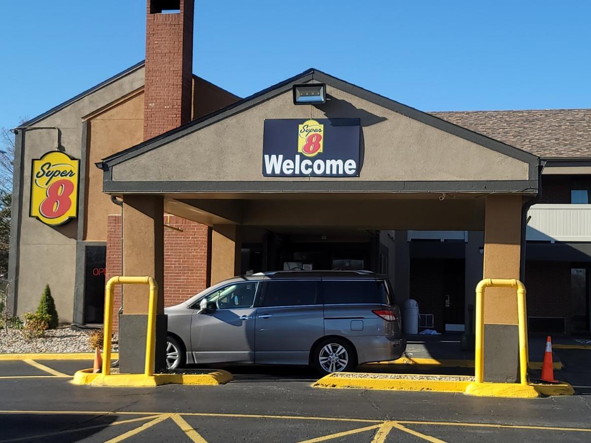 Super 8 By Wyndham Kansas City Airport North Екстериор снимка