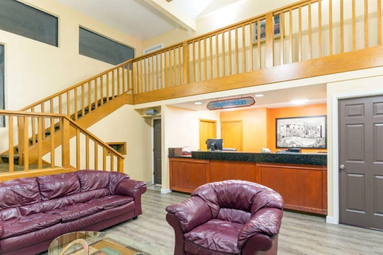 Super 8 By Wyndham Kansas City Airport North Екстериор снимка