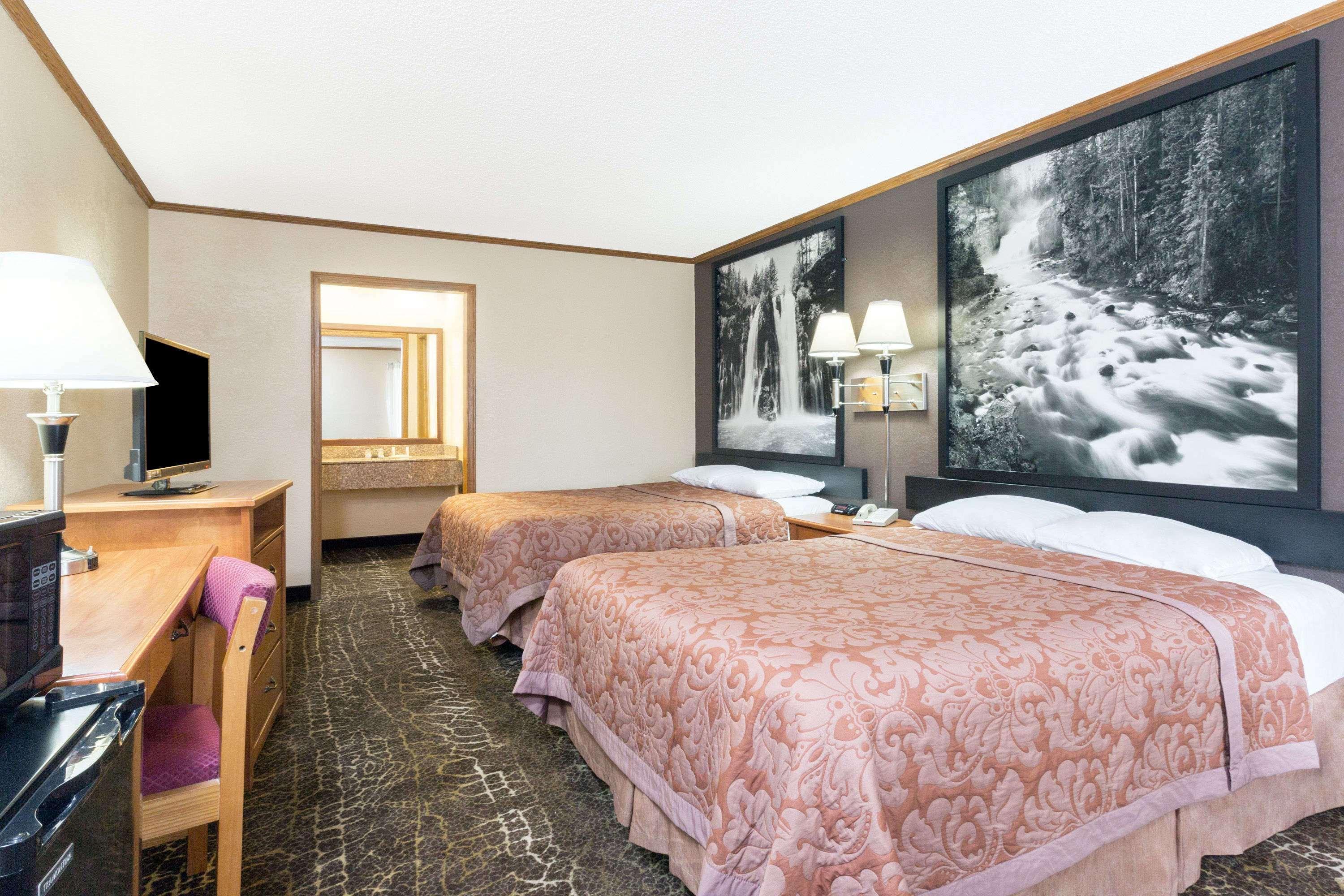 Super 8 By Wyndham Kansas City Airport North Екстериор снимка