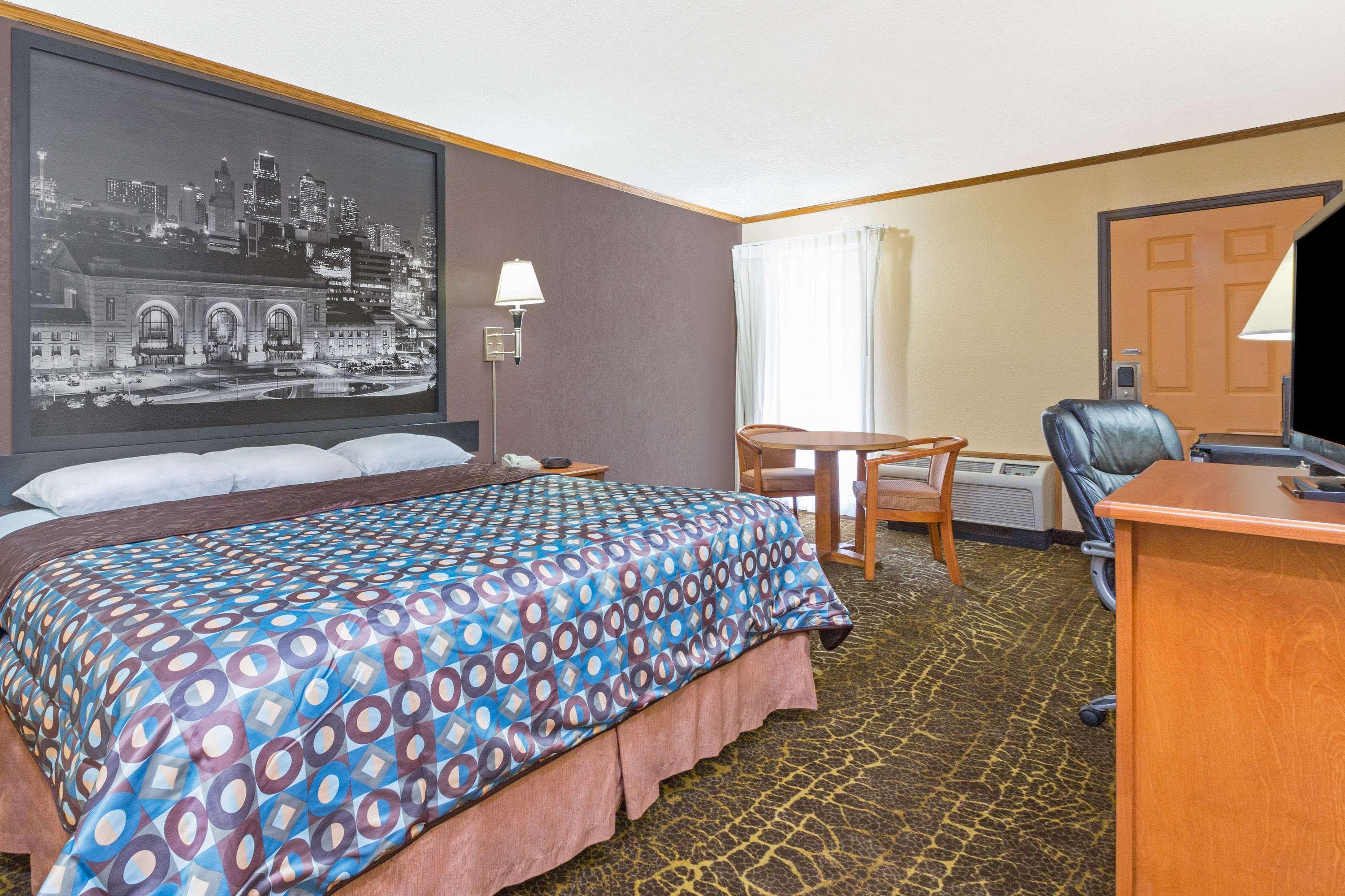Super 8 By Wyndham Kansas City Airport North Екстериор снимка
