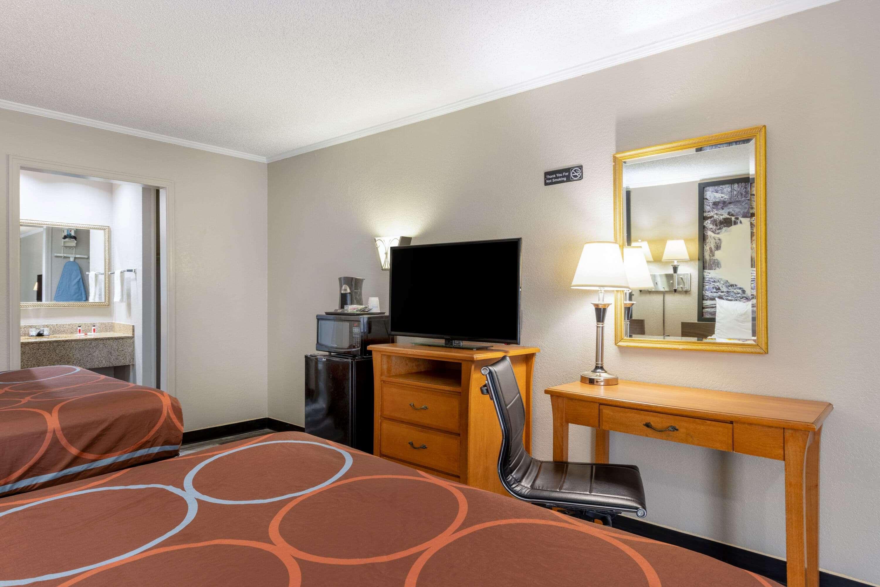 Super 8 By Wyndham Kansas City Airport North Екстериор снимка