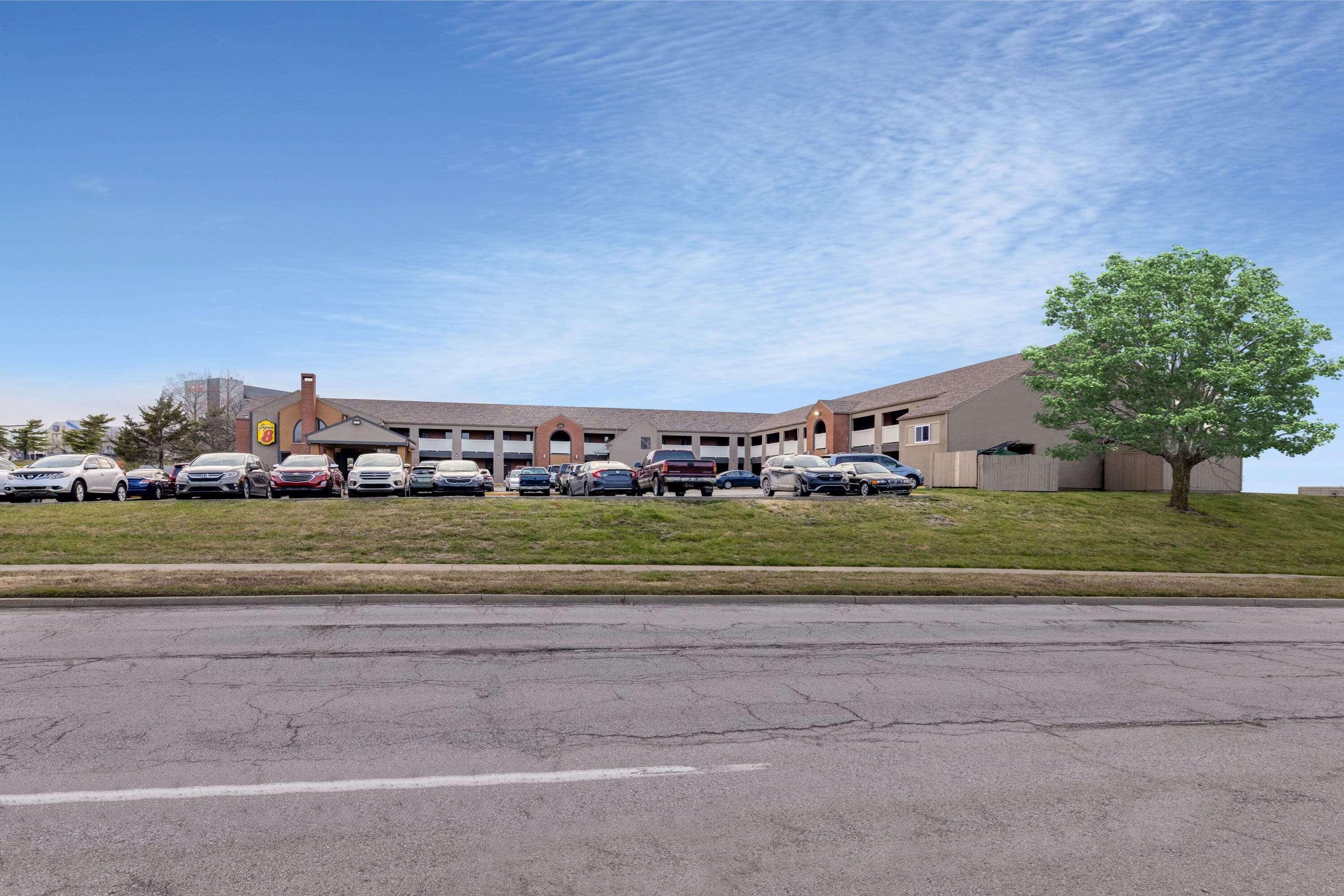 Super 8 By Wyndham Kansas City Airport North Екстериор снимка