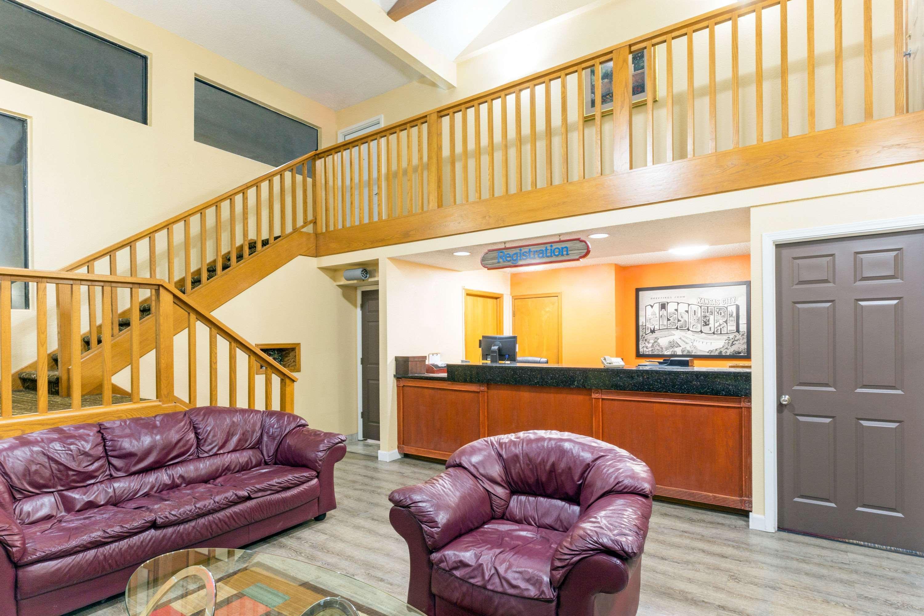 Super 8 By Wyndham Kansas City Airport North Екстериор снимка