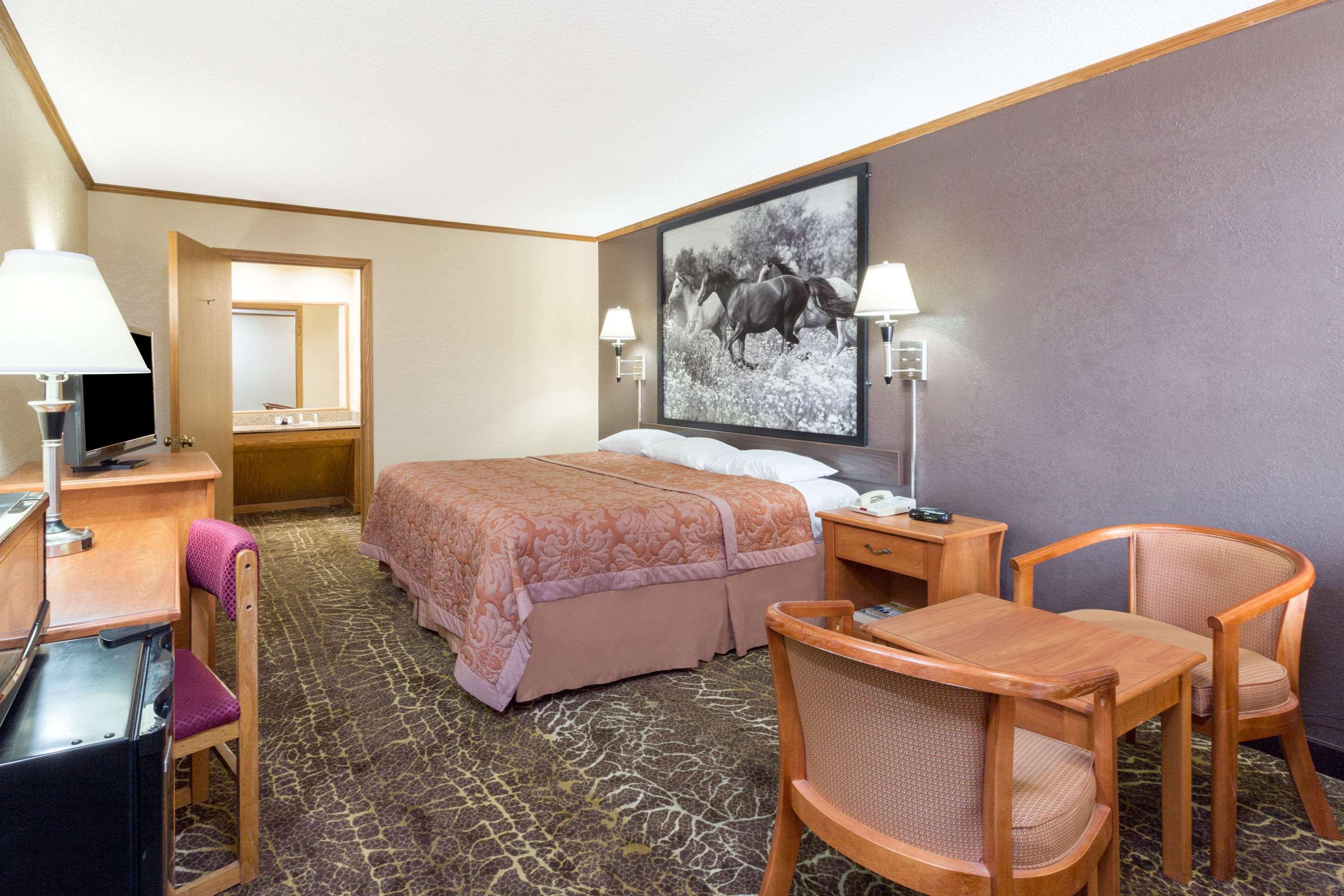 Super 8 By Wyndham Kansas City Airport North Екстериор снимка