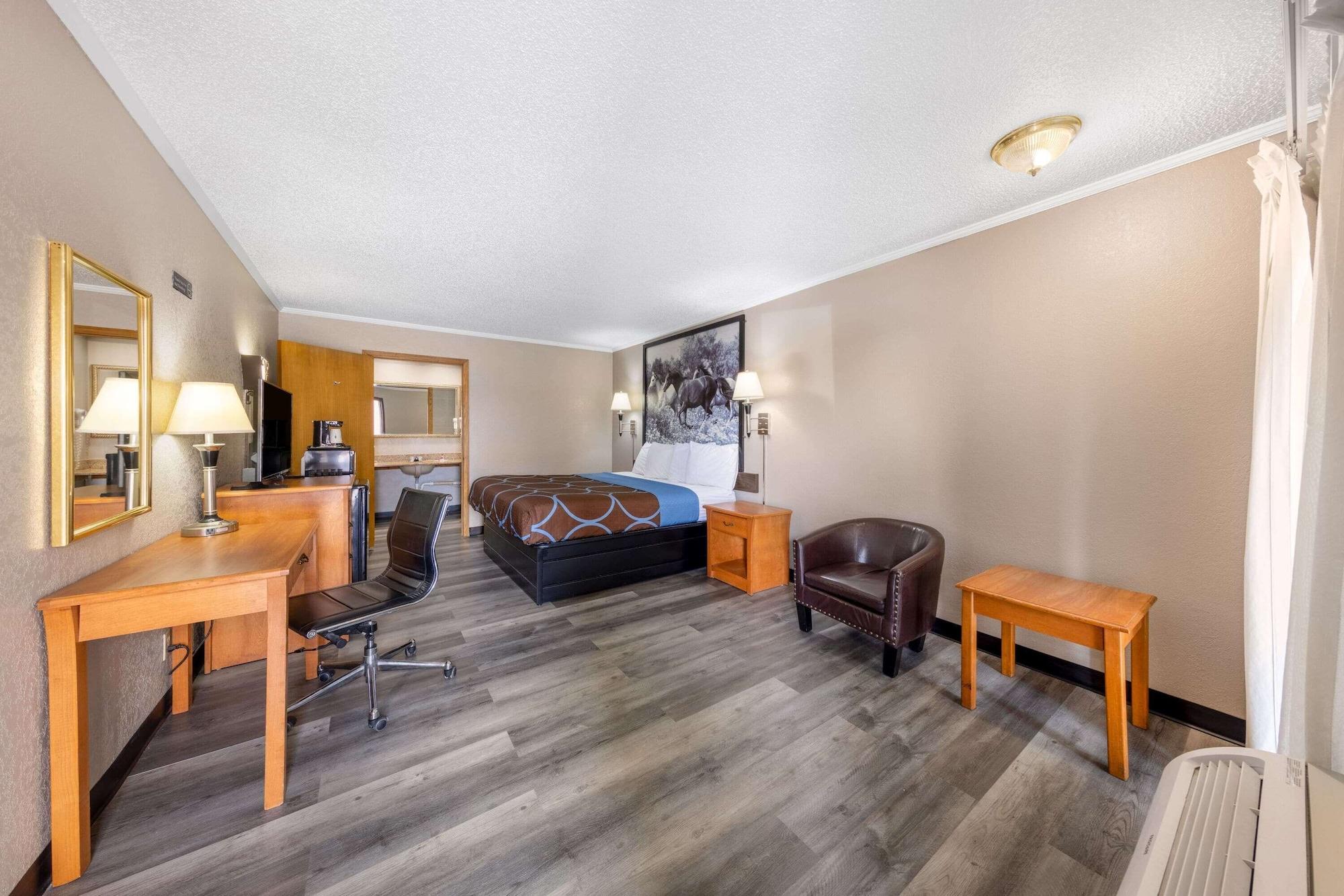 Super 8 By Wyndham Kansas City Airport North Екстериор снимка