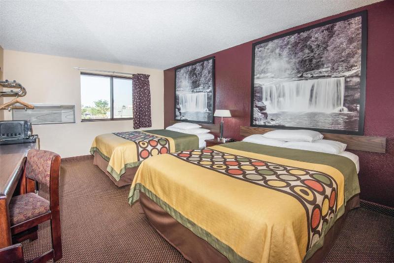Super 8 By Wyndham Kansas City Airport North Екстериор снимка