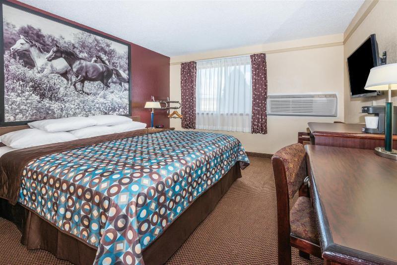 Super 8 By Wyndham Kansas City Airport North Екстериор снимка