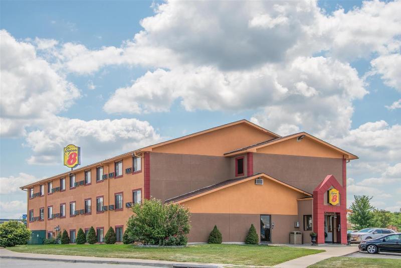 Super 8 By Wyndham Kansas City Airport North Екстериор снимка