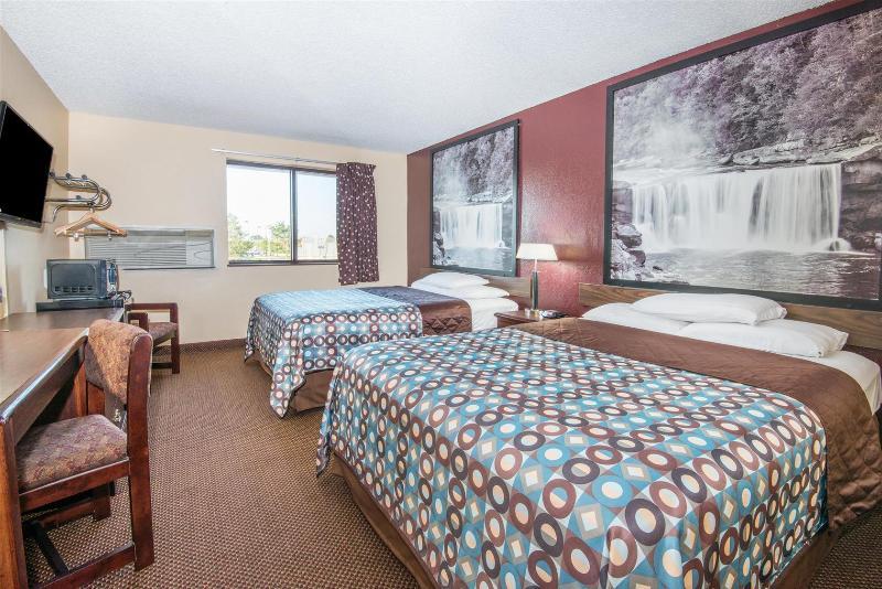 Super 8 By Wyndham Kansas City Airport North Екстериор снимка