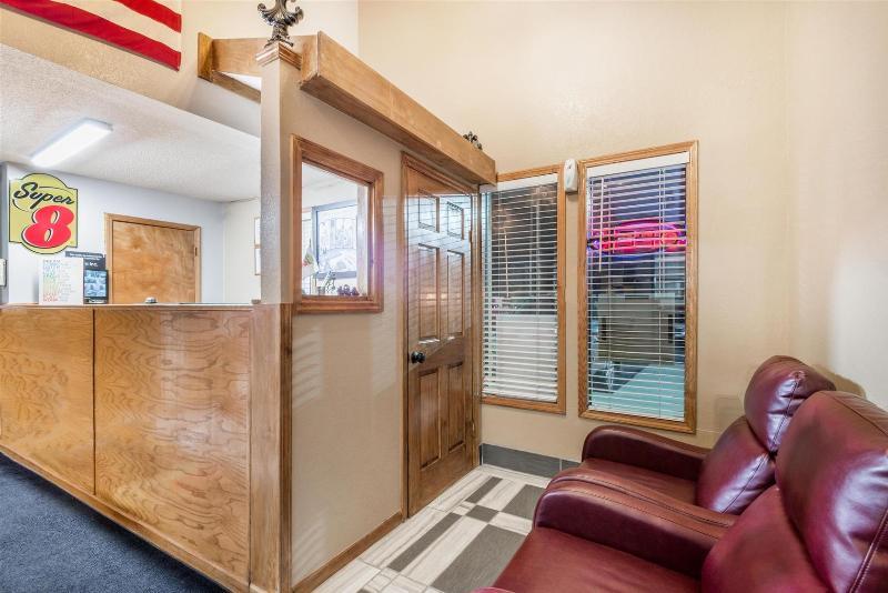 Super 8 By Wyndham Kansas City Airport North Екстериор снимка